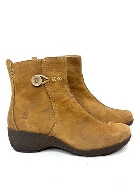 Timberland Women's Chestnut Leather Ankle Booties with Button Accent size 8